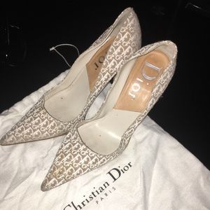C.DIOR pumps